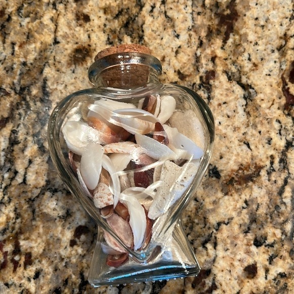 ๐ Decorative Sea Shells and Sand Art in Adorable Glass Heart with Cork Lid - Picture 7 of 10